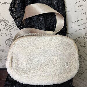 Lululemon Everywhere Belt Bag Fleece 1L - Ivory / Gold - GENTLY USED